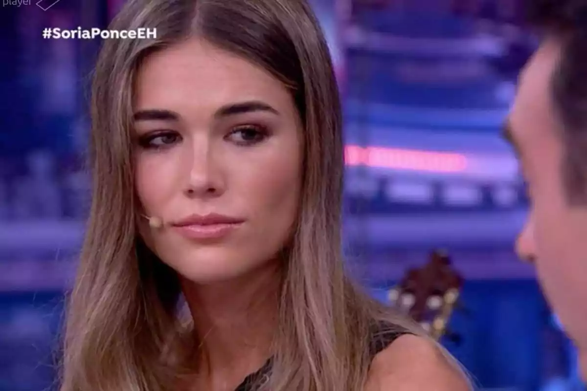 Captura del programa 'El Hormiguero' del martes 23 de mayo, donde aparece Ana Soria en primer plano con rostro serio