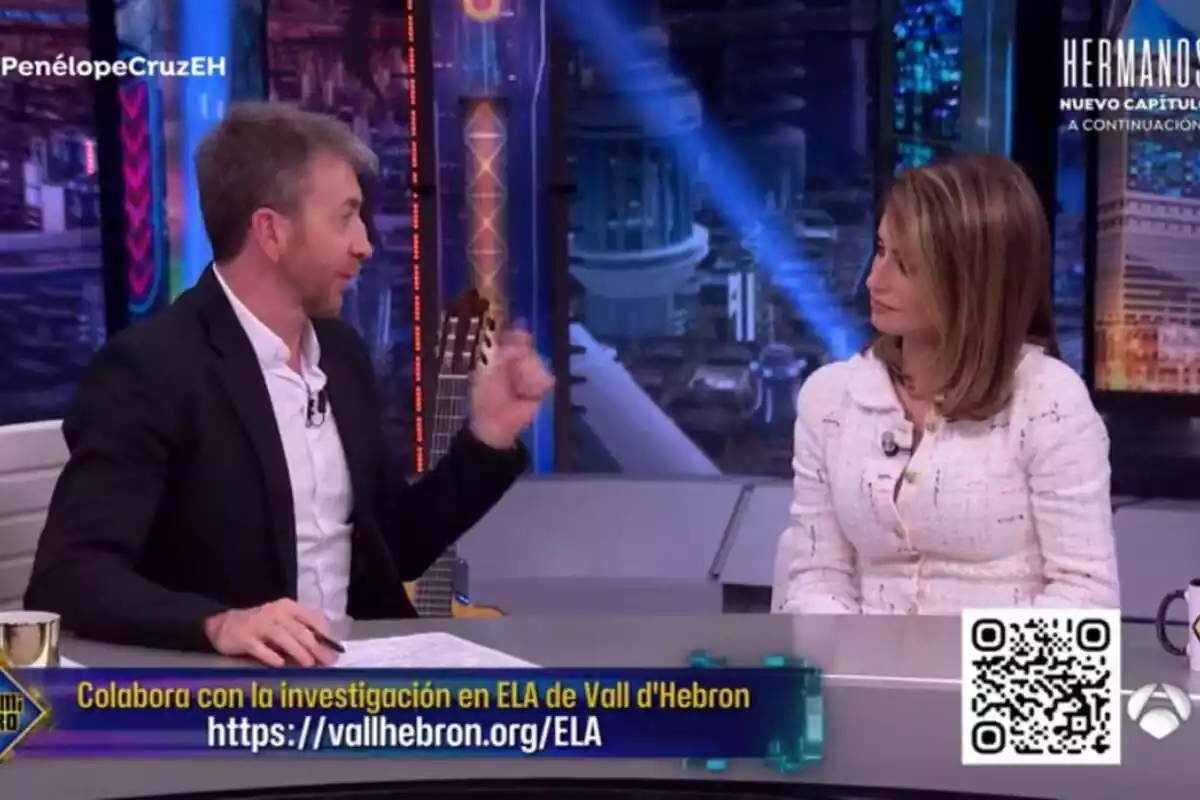 Captura de 'El Hormiguero' con Pablo Motos hablando y Penélope Cruz de perfil el 5 de febrero de 2024 Captura de 'El Hormiguero' con Pablo Motos hablando y Penélope Cruz de perfil el 5 de febrero de 2024