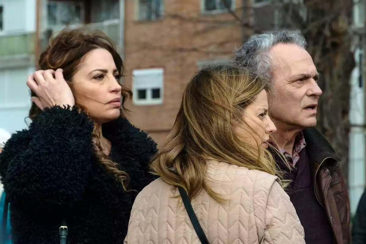 José Coronado, Laura Ramos y María Molins en la tercera temporada de Entrevías