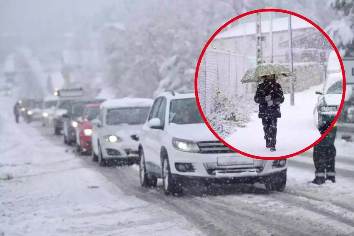 Fotomontaje de una imagen de fondo de varios coches en fila en la nieve y una redonda roja con una persona con un paraguas en un temporal de nieve Fotomontaje de una imagen de fondo de varios coches en fila en la nieve y una redonda roja con una persona con un paraguas en un temporal de nieve