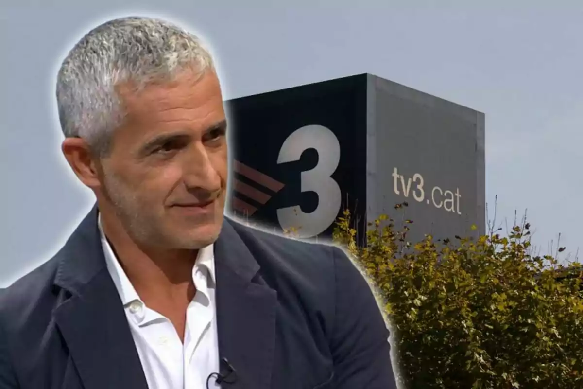 Un hombre de cabello canoso y chaqueta oscura aparece frente a un edificio con el logo de TV3 y el sitio web tv3.cat.