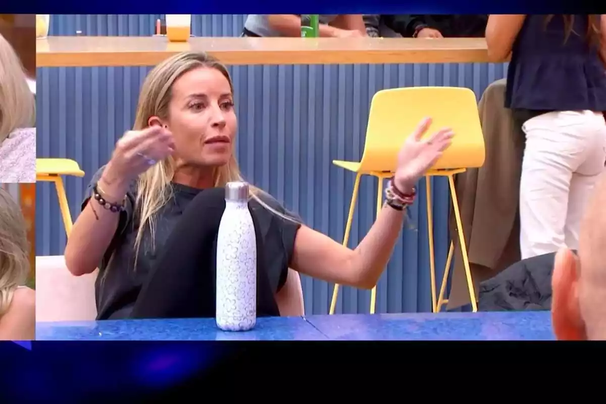 Captura de 'GH VIP' de Marta Castro hablando con sus compañeros enfadada