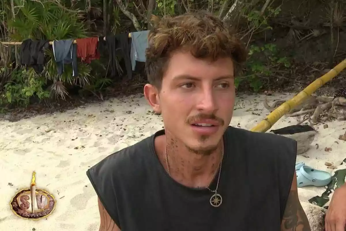 Jonan Wiergo, con cara de asco, en una playa de ‘Supervivientes 2023’