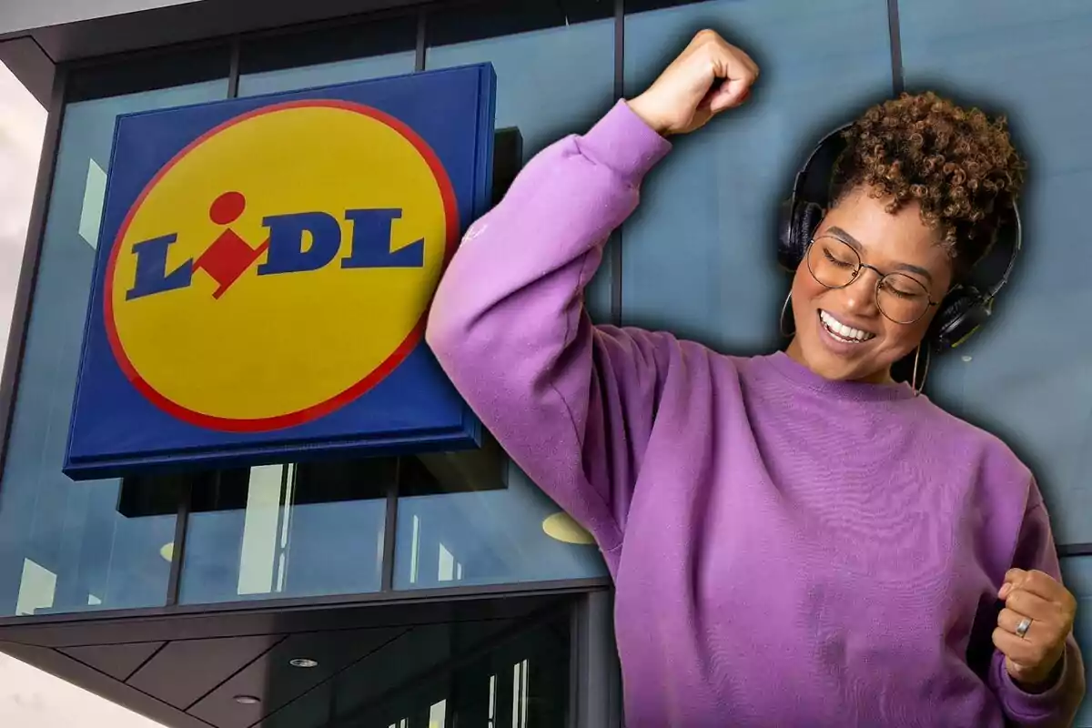 Una persona con auriculares y suéter morado sonríe y levanta el puño frente a un edificio con el logo de Lidl.