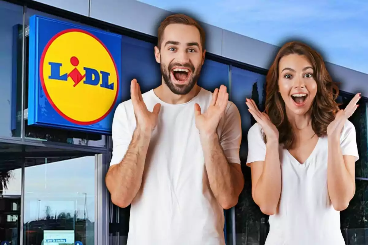 Personas emocionadas frente a una tienda Lidl.