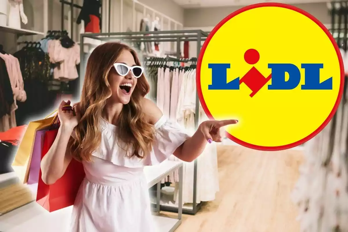 Mujer sonriente con gafas de sol blancas y vestido blanco, sosteniendo bolsas de compras de colores y señalando hacia el logotipo de Lidl en una tienda de ropa.