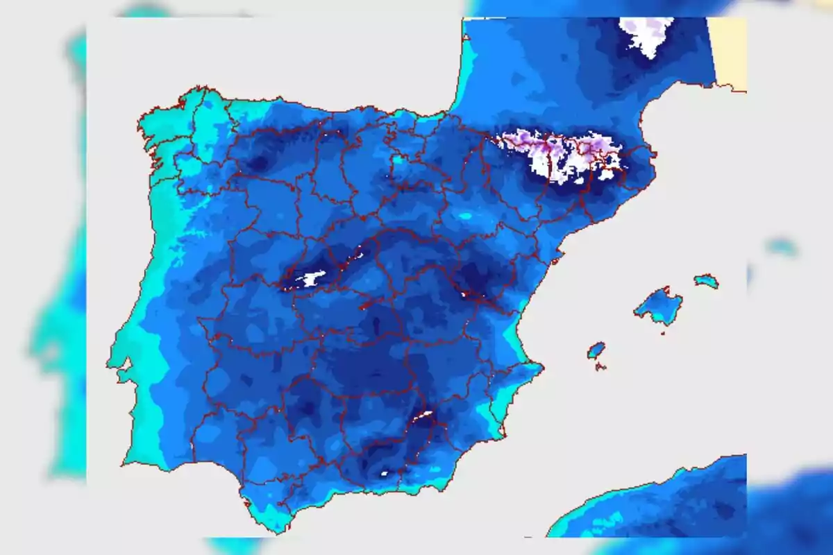 Mapa de temperaturas en la península ibérica con diferentes tonalidades de azul indicando variaciones climáticas.