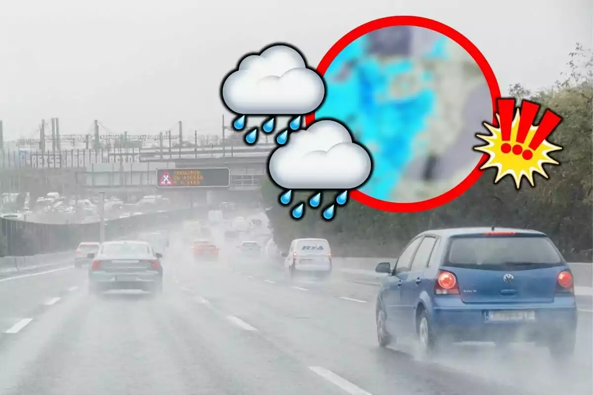 Carretera mojada por la lluvia con tráfico y un cartel de advertencia, junto a iconos de nubes y gotas de agua.