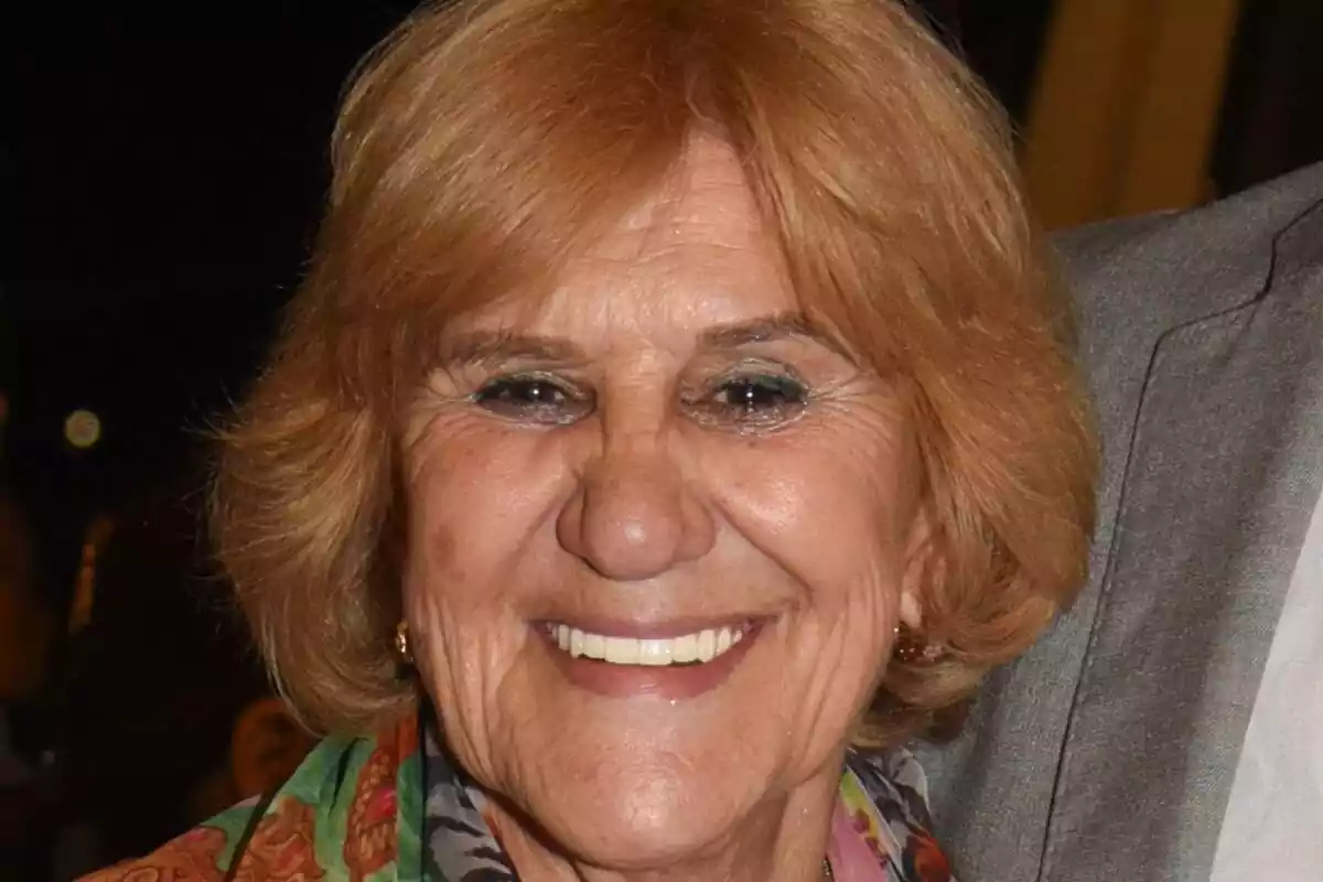 Primer plano de Carmen Bazán sonriendo en las fiestas de Ubrique