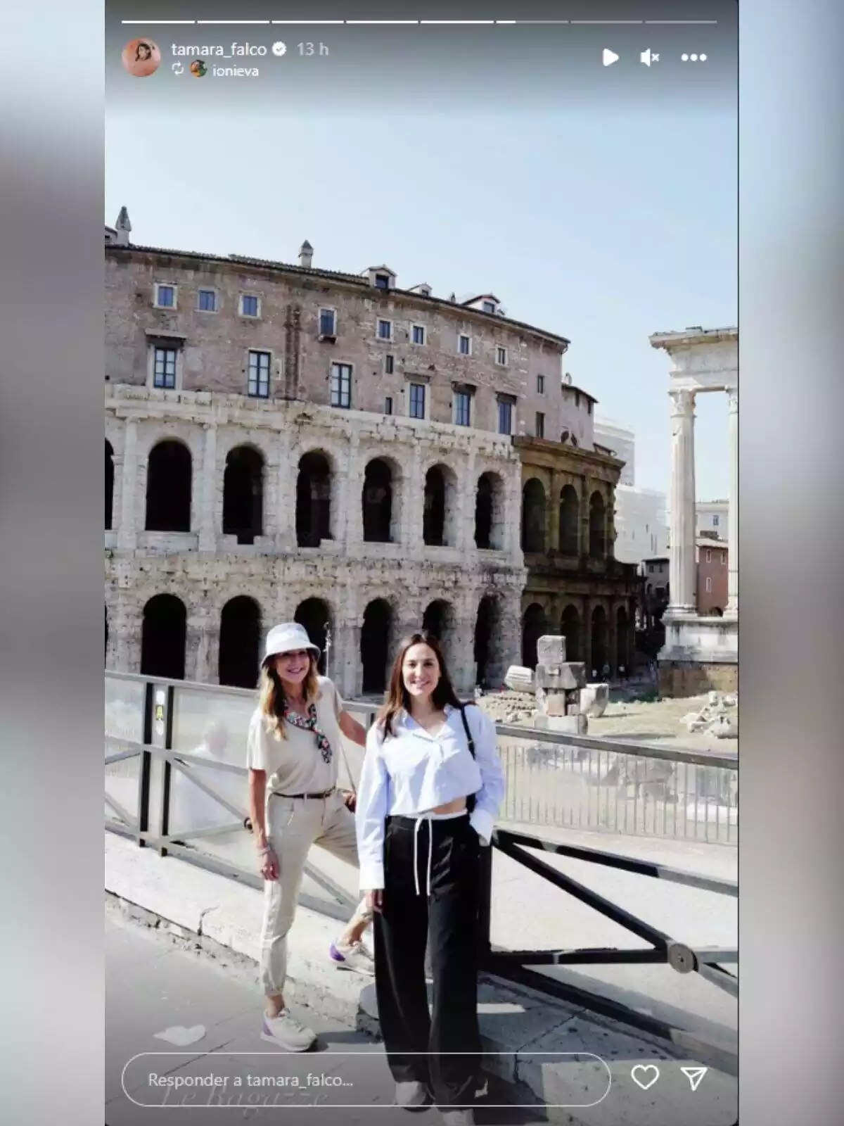 Storie de Tamara Falcó con su suegra Carolina Molas, ambas sonrientes, en su viaje a Roma junto a Íñigo Onieva